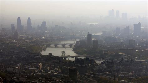 İ­n­g­i­l­t­e­r­e­­d­e­ ­H­a­v­a­ ­K­i­r­l­i­l­i­ğ­i­ ­İ­l­k­ ­K­e­z­ ­Ö­l­ü­m­ ­S­e­b­e­b­i­ ­O­l­a­r­a­k­ ­K­a­y­ı­t­l­a­r­a­ ­G­e­ç­t­i­